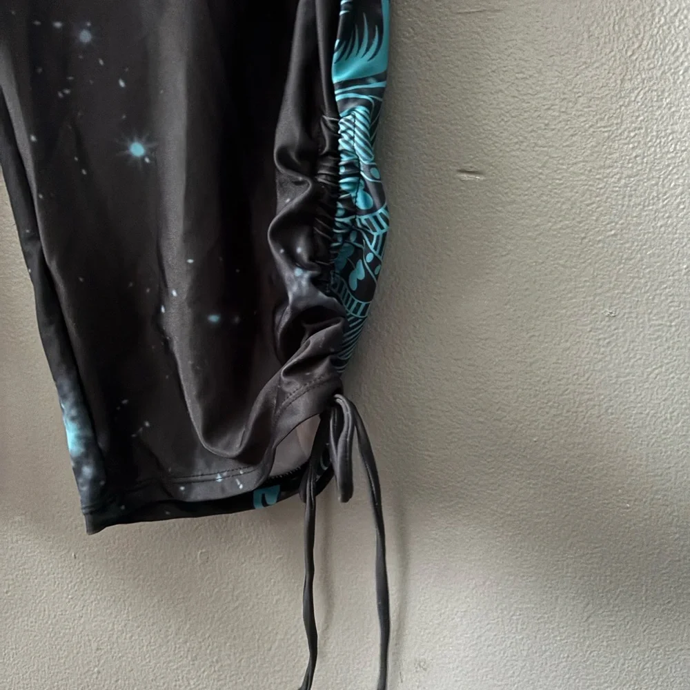 NWOT Turquoise Floral Mandala Swim Capri Rash Guard Leggings
